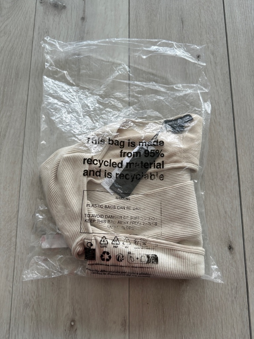 Pretty Little Thing Contour Rib Sleeve Detail Crop Top CREAM Large NWT IN PKG - Picture 11 of 11